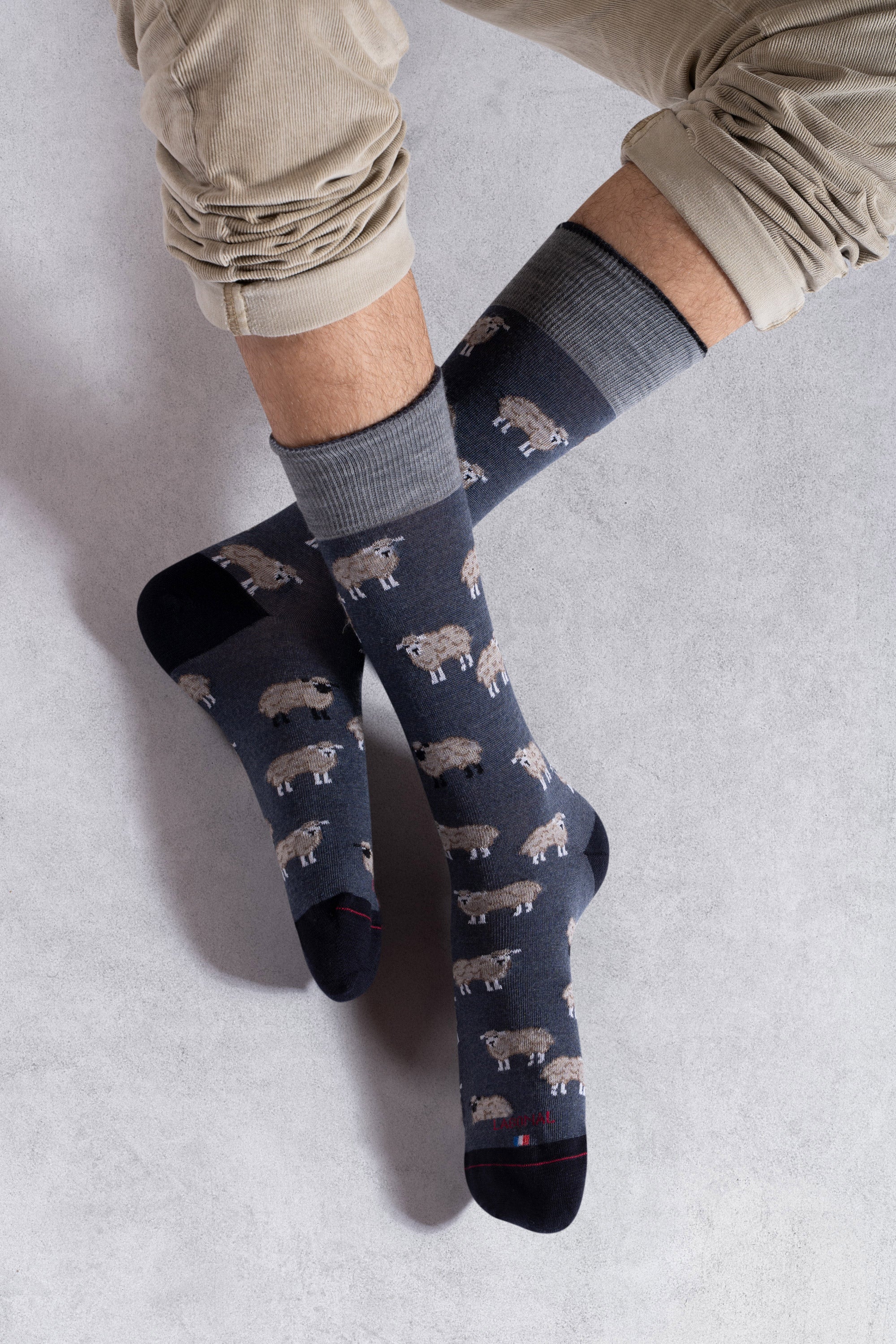 Chaussettes en laine mérinos Bleu - Motifs semis moutons