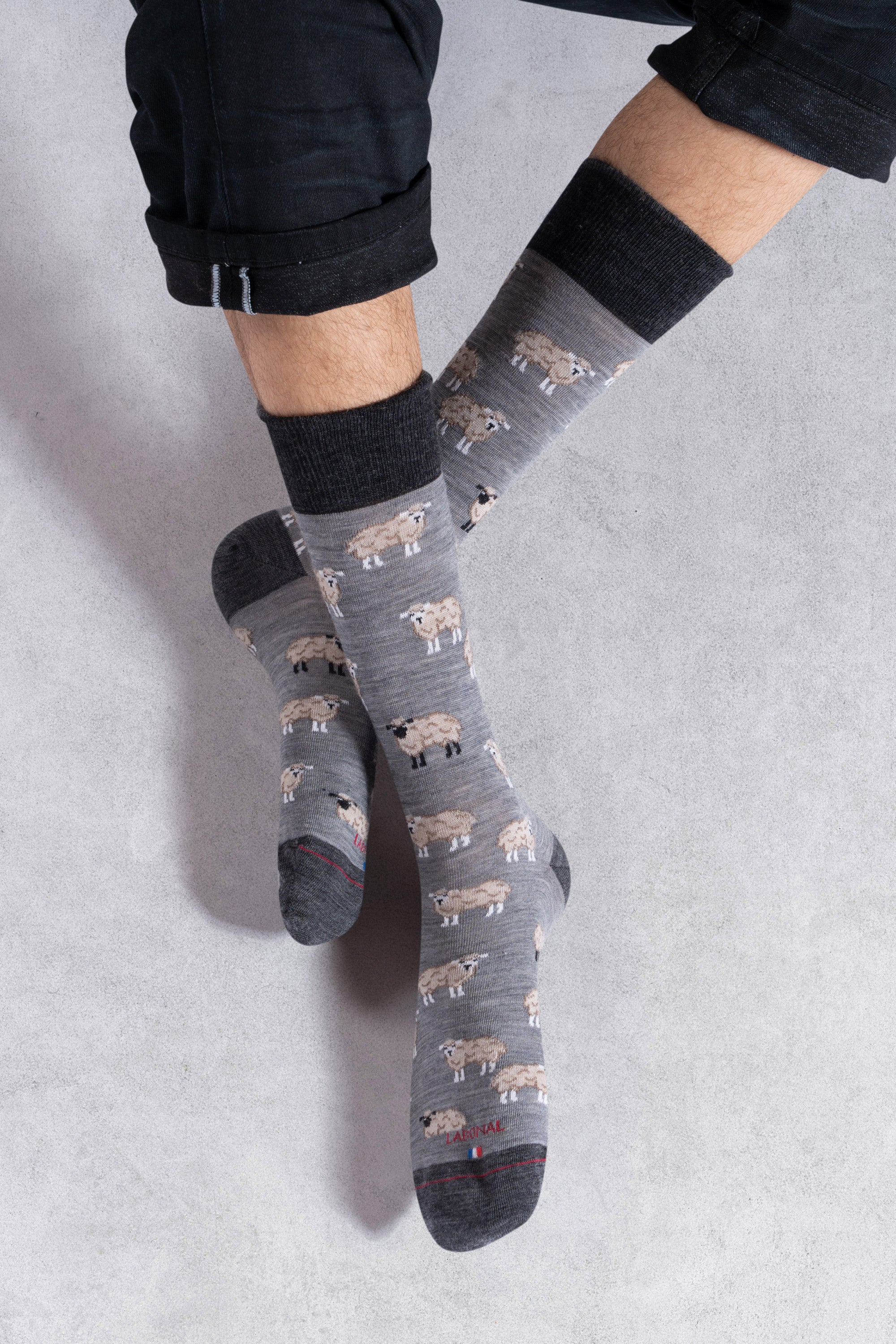 Chaussettes en laine mérinos Gris fer - Motifs semis moutons