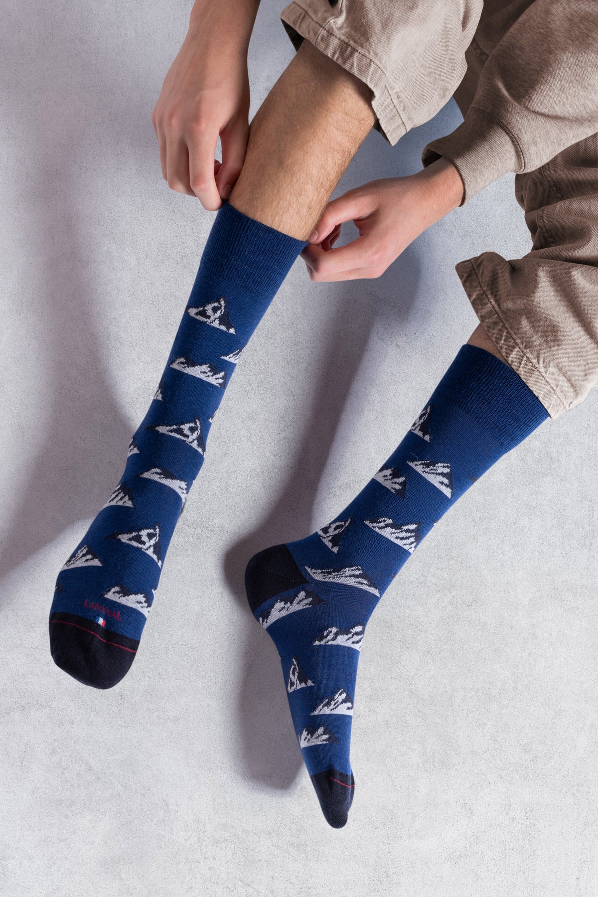 Chaussettes en laine mérinos bleu pervenche montagnes