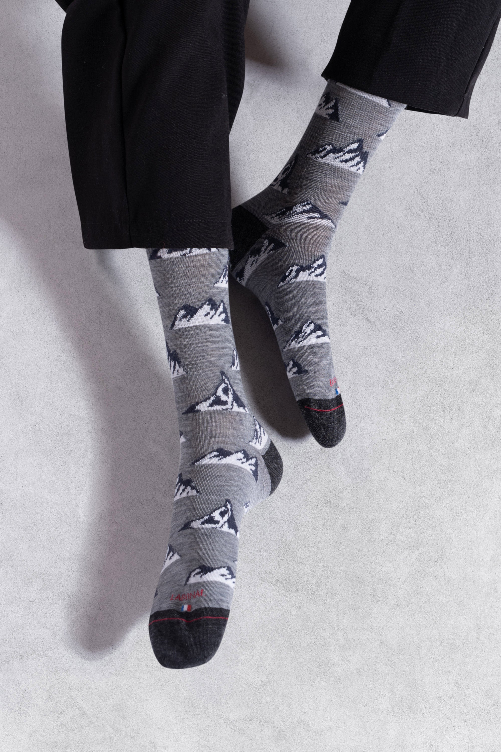 Chaussettes en laine mérinos Gris fer - Motifs montagnes