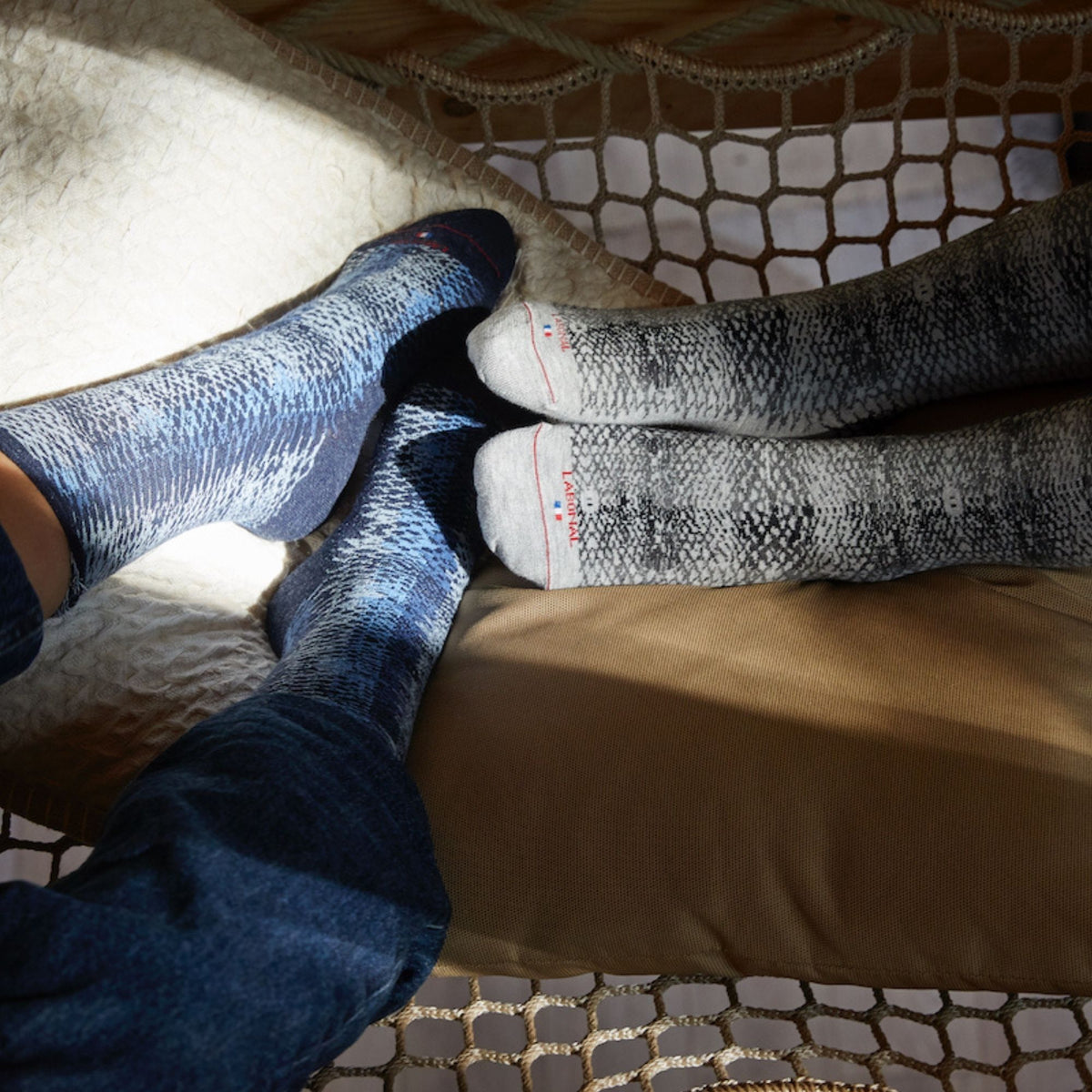 Chaussettes gris roulottée motif serpent