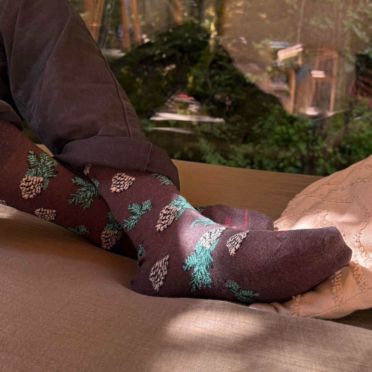 Chaussettes laine marron pommes de pin