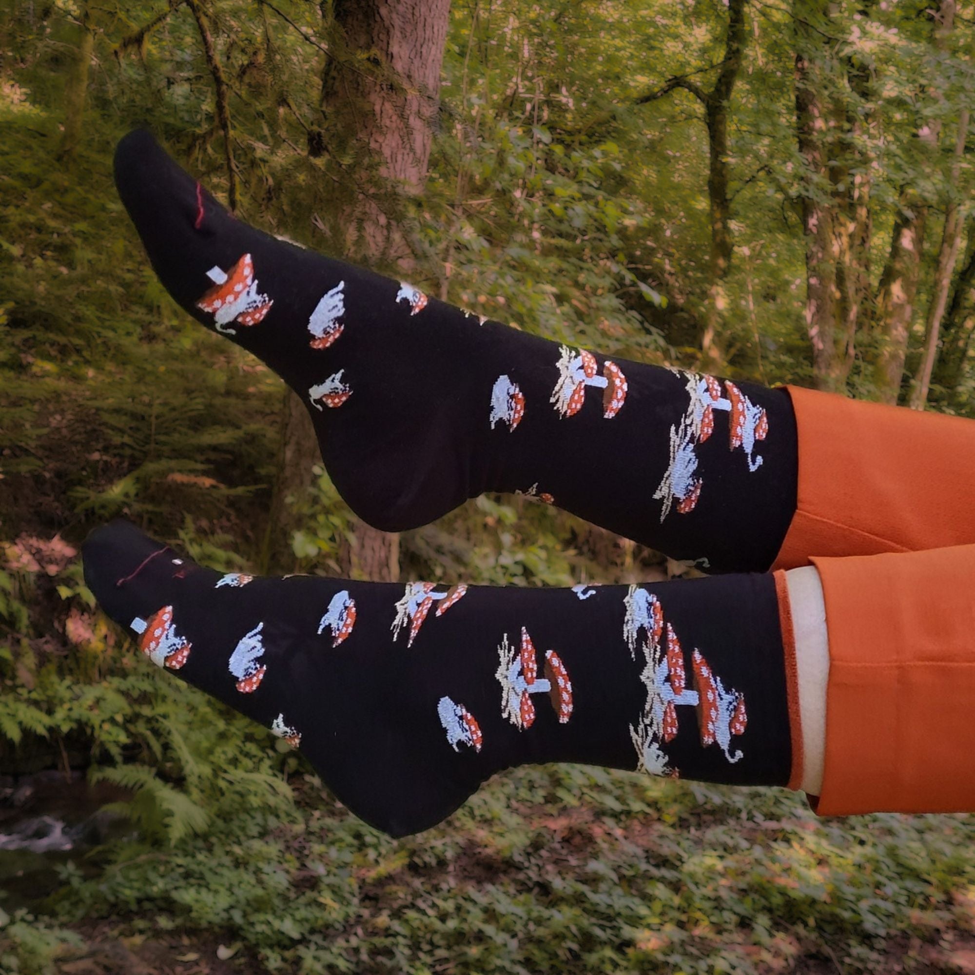 Chaussettes coton noir motif champignons