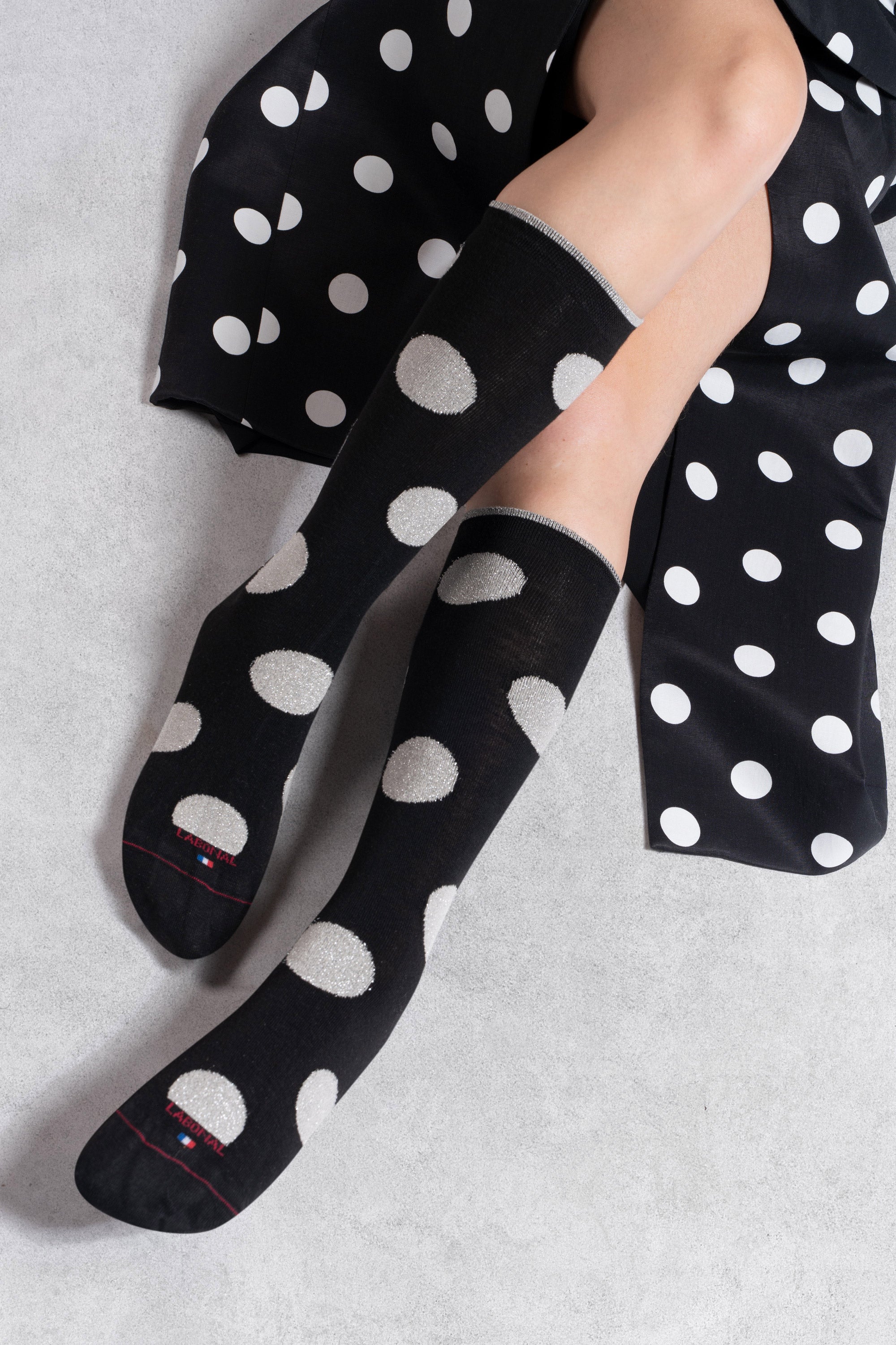 Chaussettes en viscose et soie Noir - Motifs pois brillants