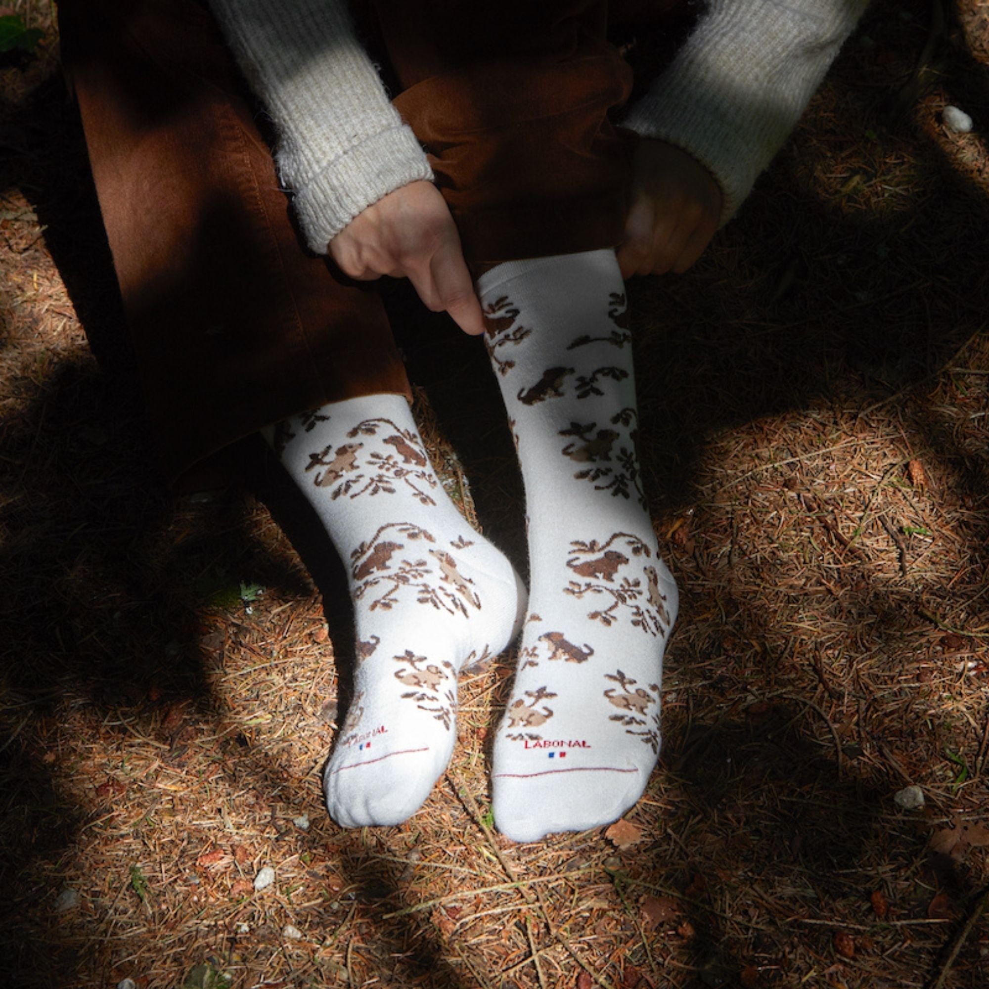 Chaussettes écru motif chiens
