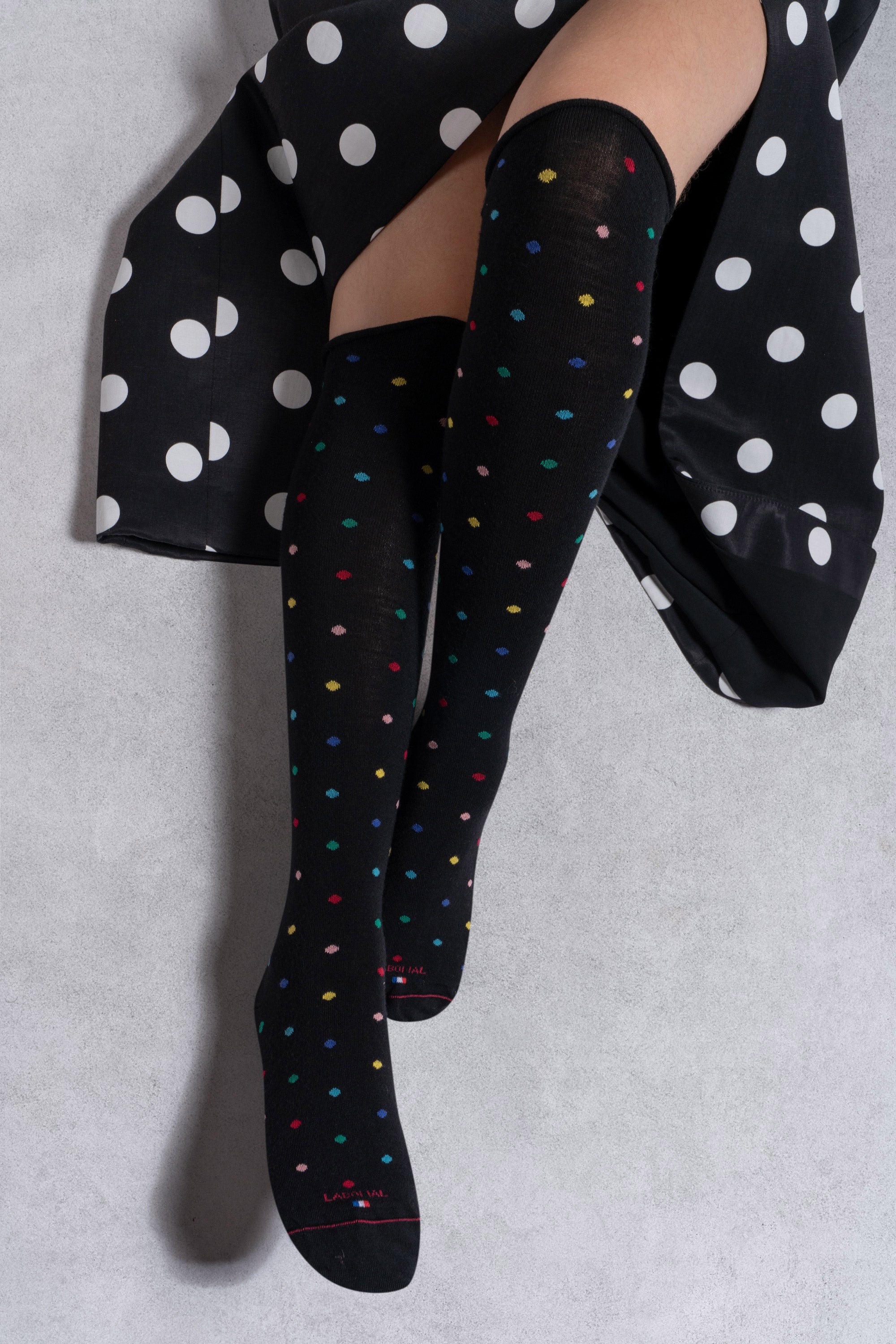 Chaussettes hautes en laine mérinos roulottées Noir - Motifs pois