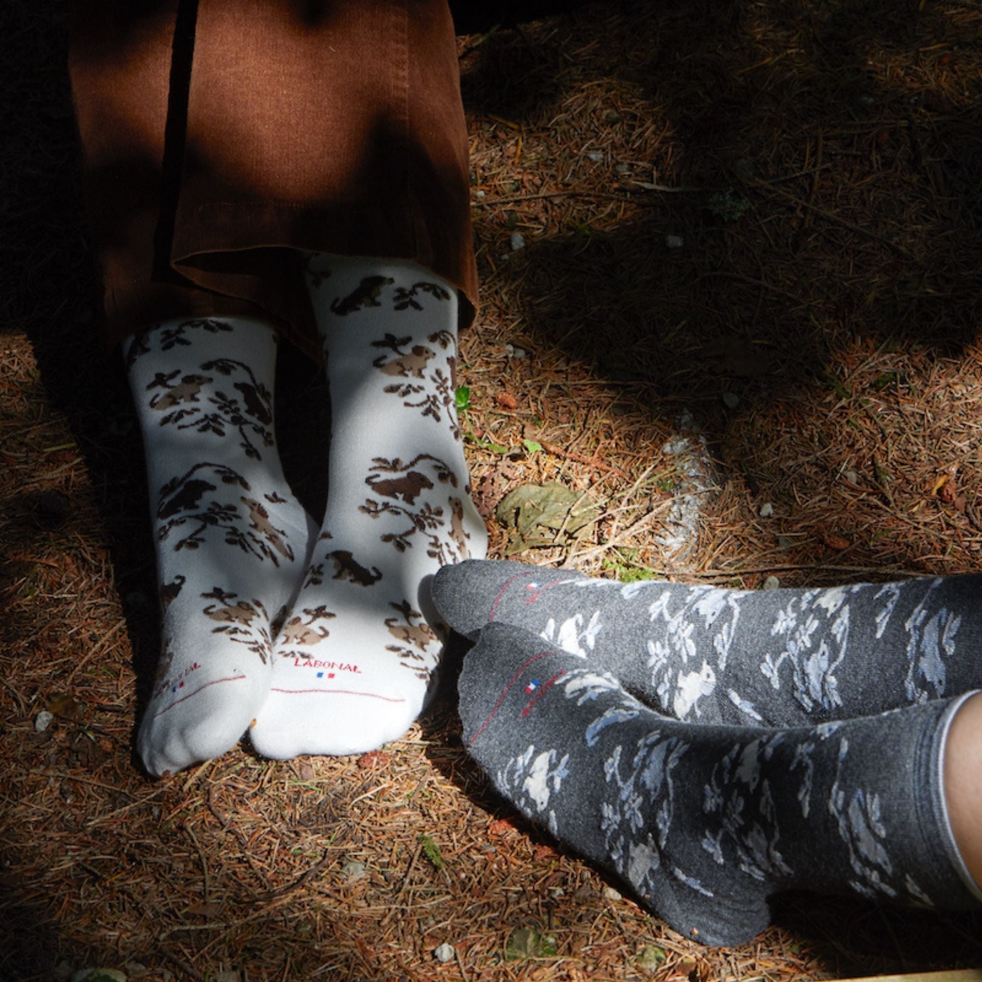 Chaussettes écru motif chiens