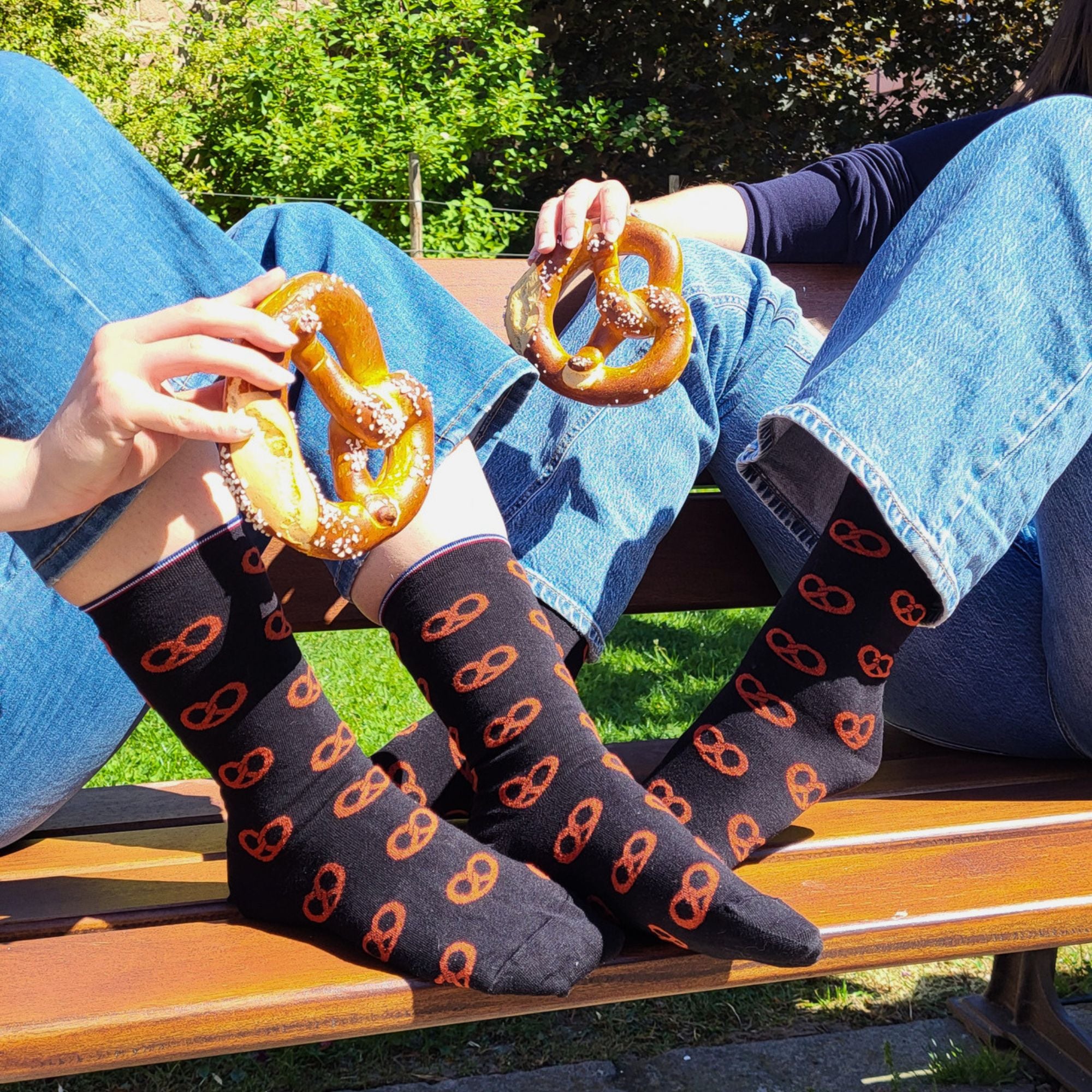 Mi-chaussettes noir bretzels femme