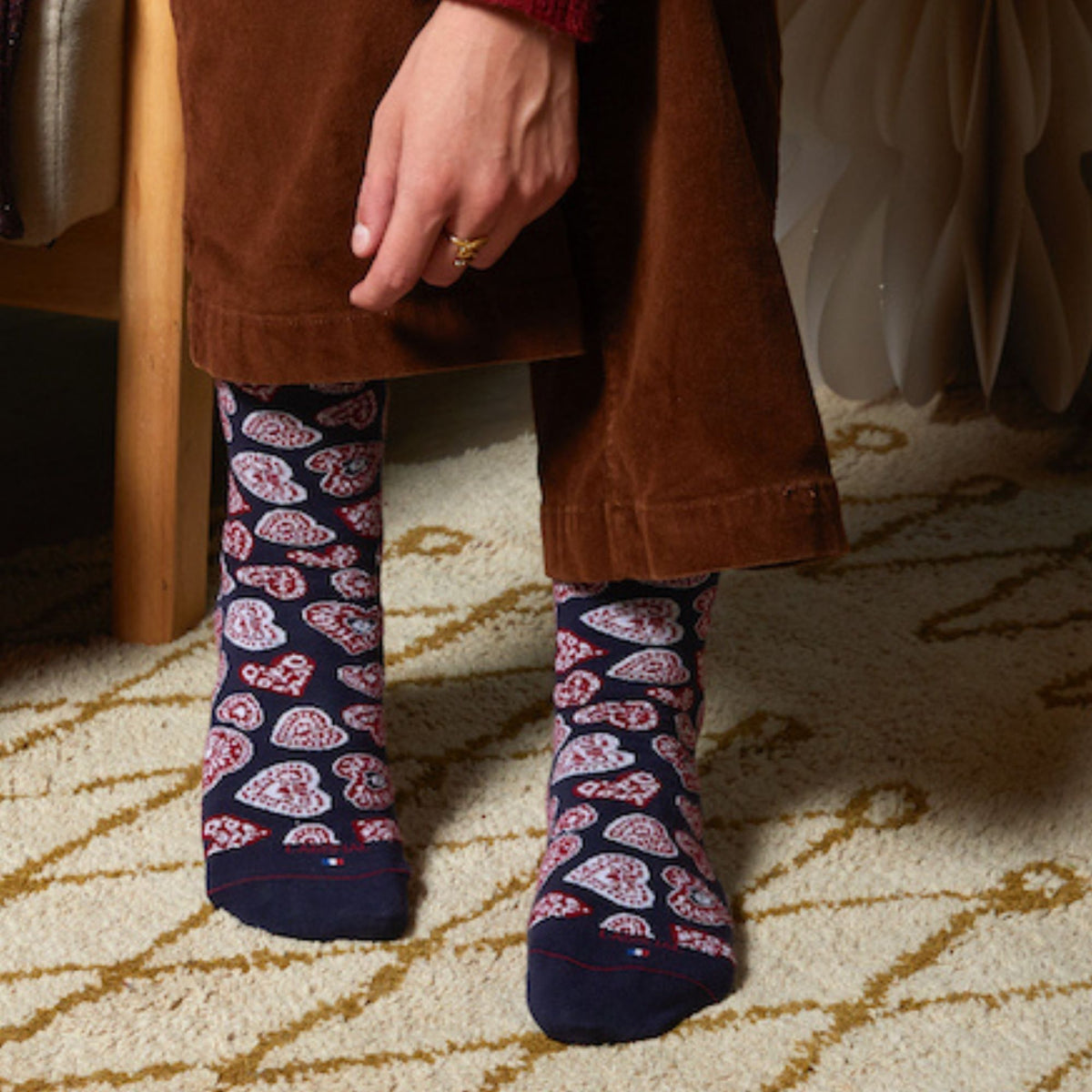 Chaussettes coton bleu motif cœurs folkloriques