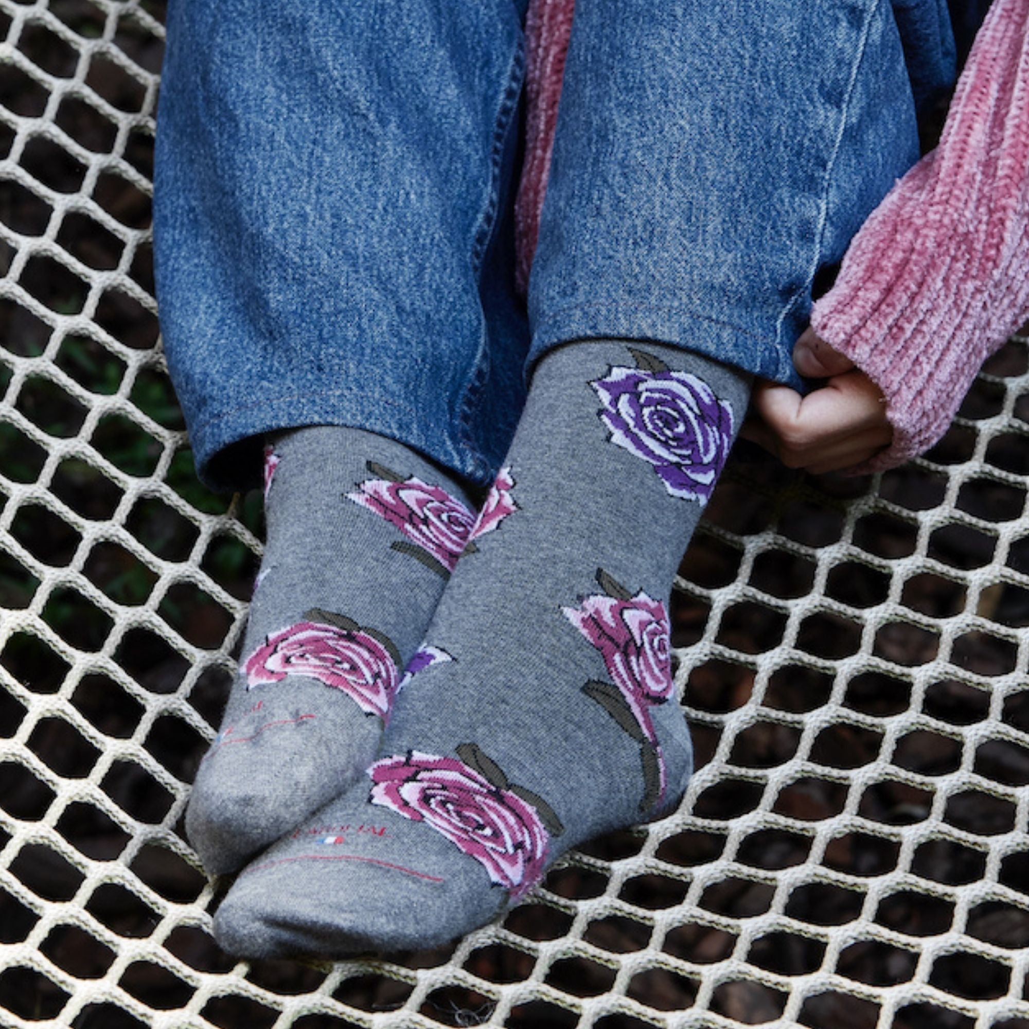 Chaussettes coton gris motif roses