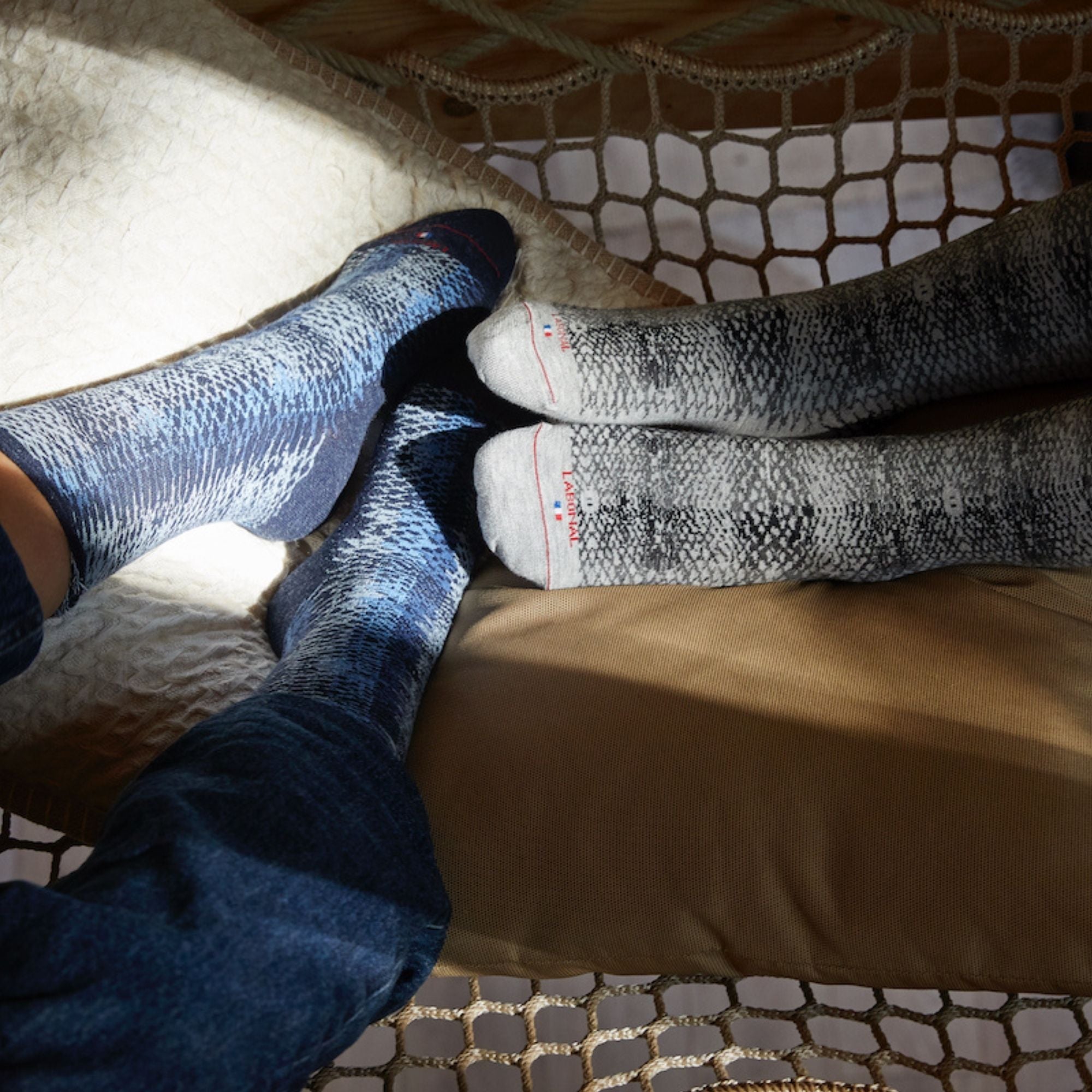 Chaussettes gris roulottée motif serpent