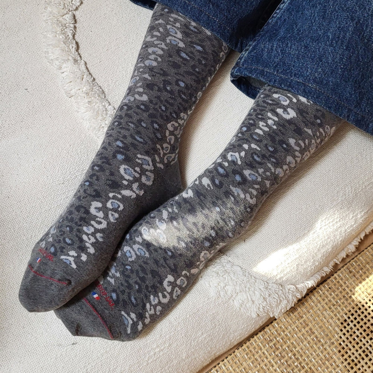 Chaussettes coton gris foncé motif panthère