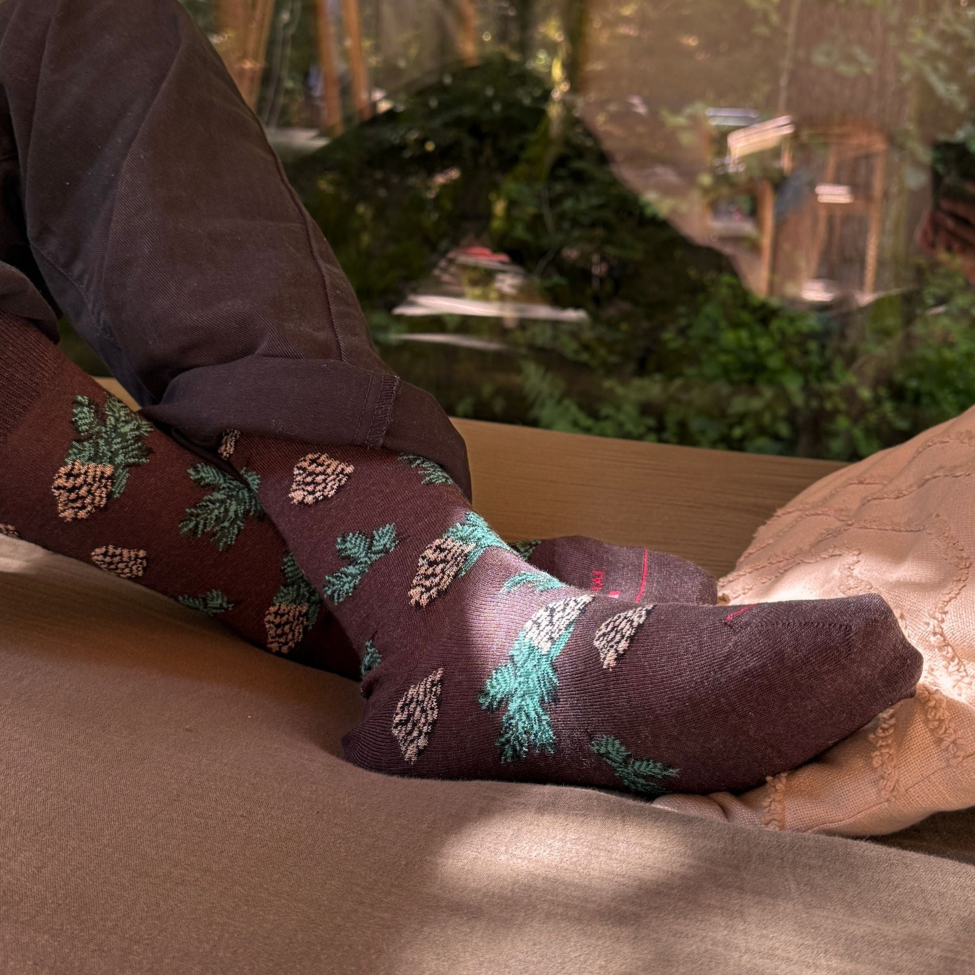 Chaussettes laine marron pommes de pin
