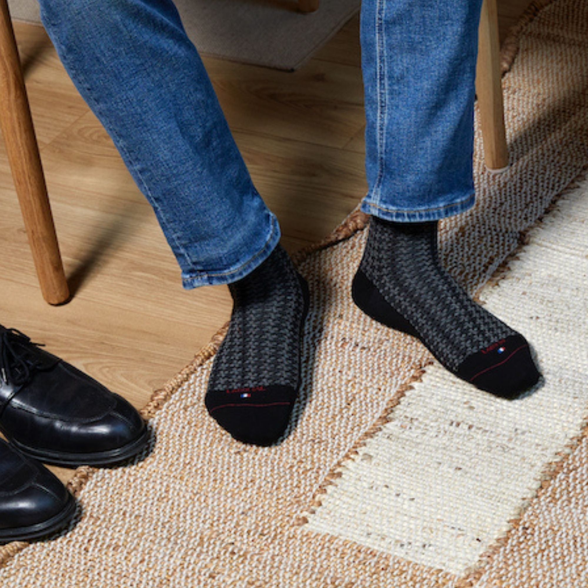 Chaussettes coton noir motif croix